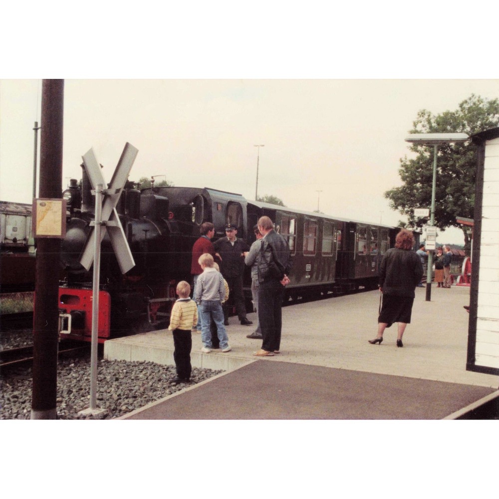 Steam Locomotive Germany Train Station Original Found Photo Railfan VG+ - Picture 1 of 2